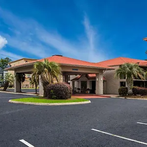 Super 8 By Wyndham Savannah Lodge